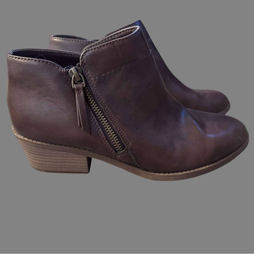 Ladies Brown heeled booties